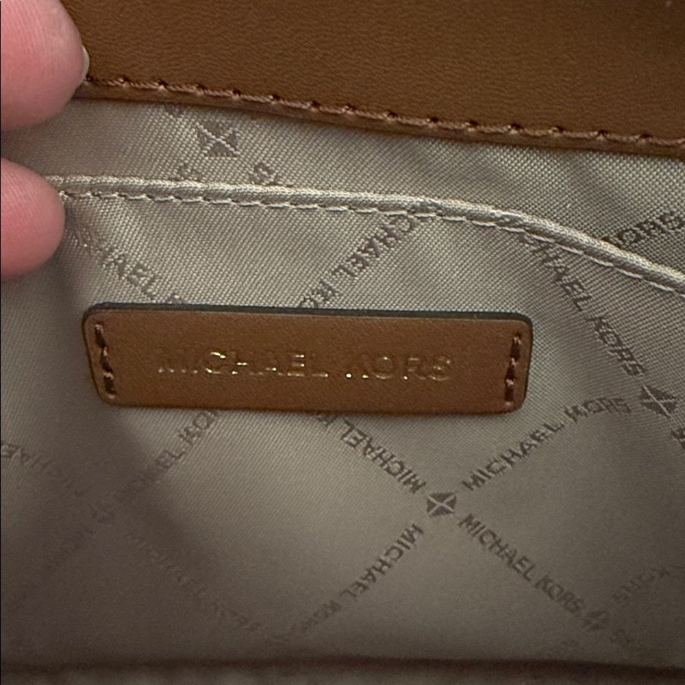 Michael Kors Tan Leather Handbag small Shelia - Picture 4 of 8